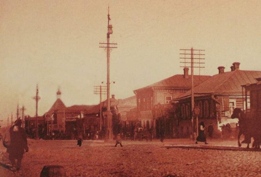 Самара. Церковь Воздвижения Креста Господня на Троицком рынке. архивная фотография, Вид церкви по улице Панской (Ленинградской). Фотография конца 1870-х годов, иллюстрация к книге 