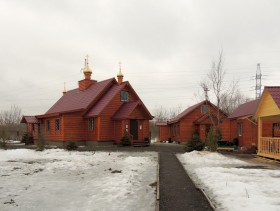 Москва. Церковь Петра и Февронии в Марьине (деревянная)