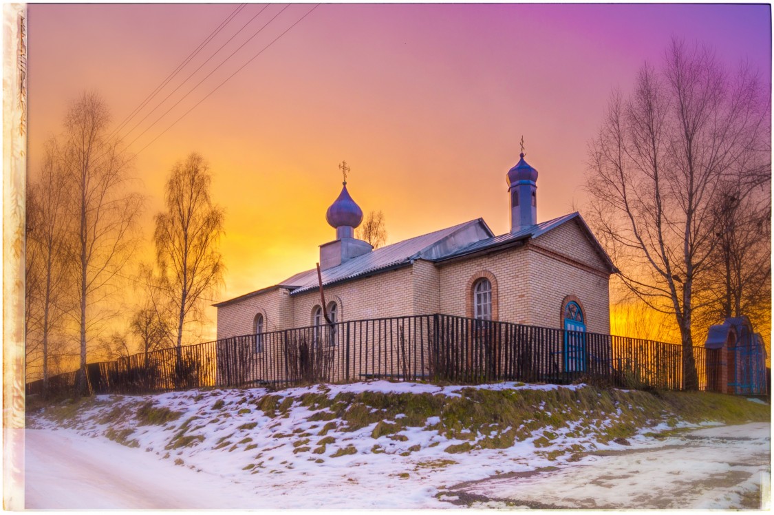 Церковь Сошествия Святого Духа, Речки (Вилейский район, Беларусь, Минская область). фасады, Обложена кирпичём в 1990 г.