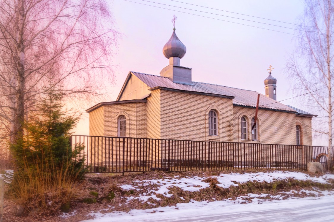 Церковь Сошествия Святого Духа, Речки (Вилейский район, Беларусь, Минская область). фасады, Обложена кирпичём в 1990 г.