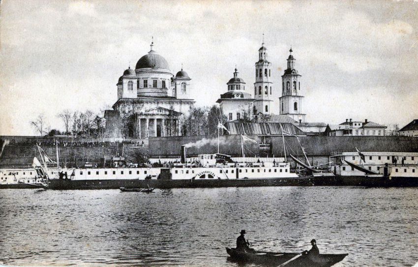 Собор Троицы Живоначальной, Советск (Советский район, Кировская область). архивная фотография, С сайта: http://sovetsk-kukarka.ru/o-sovetske/istoria-sovetska/51-cerkvi.html?start=1