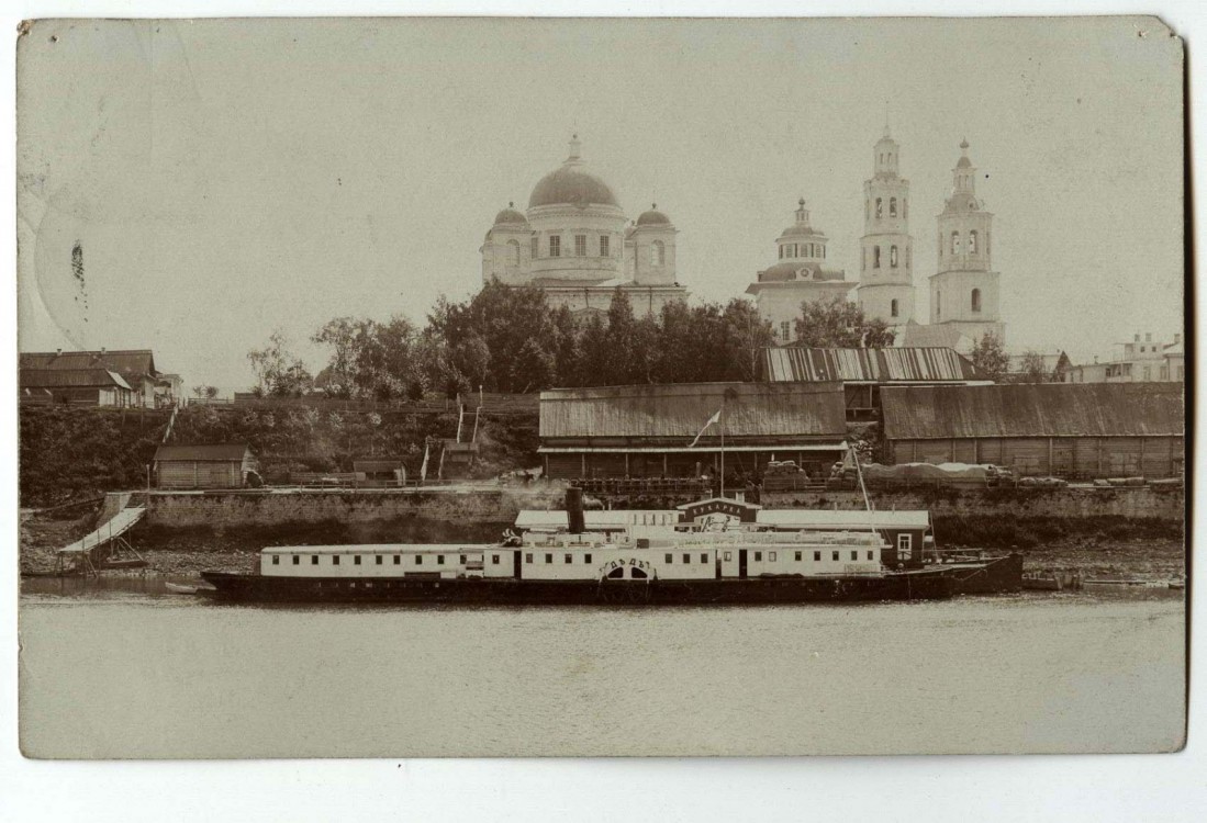 Советск. Собор Троицы Живоначальной. архивная фотография, Пристань у слободы Кукарки, пароход 