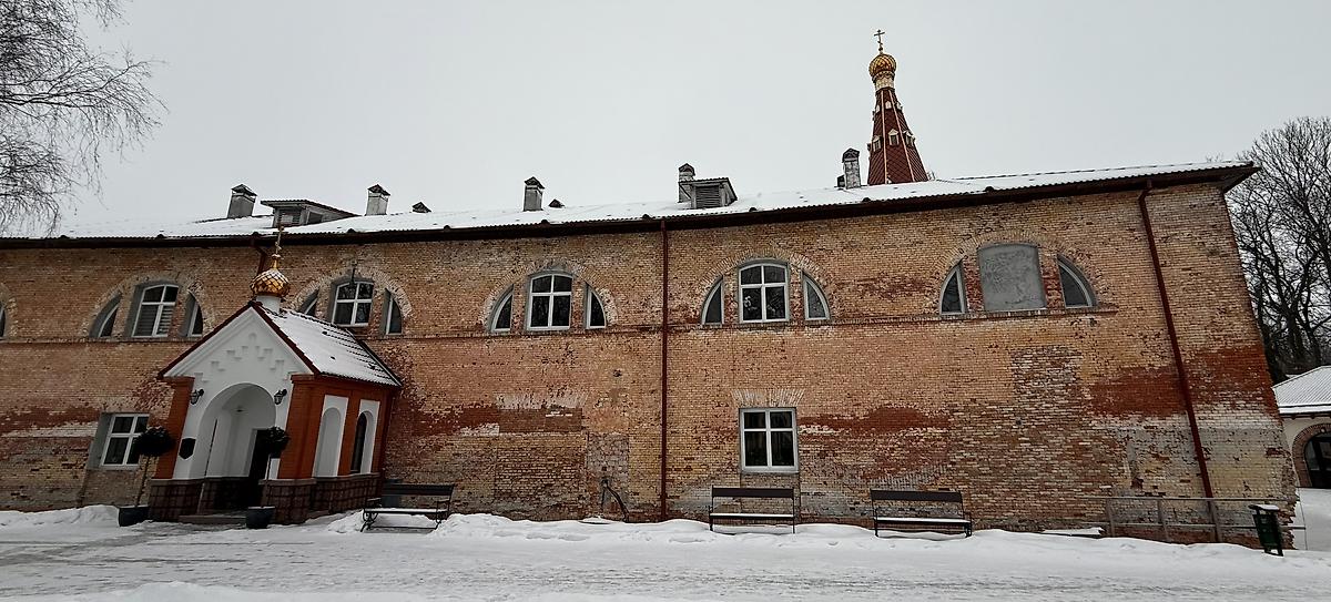 Вид с севера, правая часть здания, фасады. Рождество-Богородицкий монастырь. Домовая церковь Рождества Пресвятой Богородицы, Брест (Брест, город, Беларусь, Брестская область)