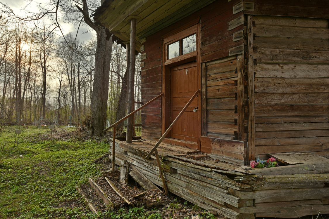 Раслово-Монастырское (погост Воскресенский на Горках). Неизвестная часовня. архитектурные детали, Крыльцо часовни