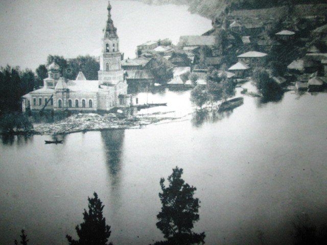 Церковь Петра и Павла (старая), Таборы (акватория Воткинского водохранилища) (Оханский район, Пермский край). архивная фотография