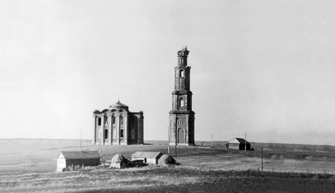 Церковь Екатерины, Тугустемир (Тюльганский район, Оренбургская область). архивная фотография, Общий вид храма, годы разрухи