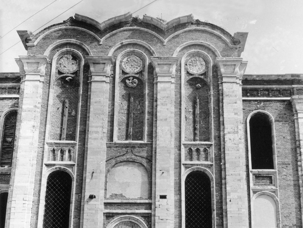 Церковь Екатерины, Тугустемир (Тюльганский район, Оренбургская область). архивная фотография, Фрагмент фасада храма, годы разрухи