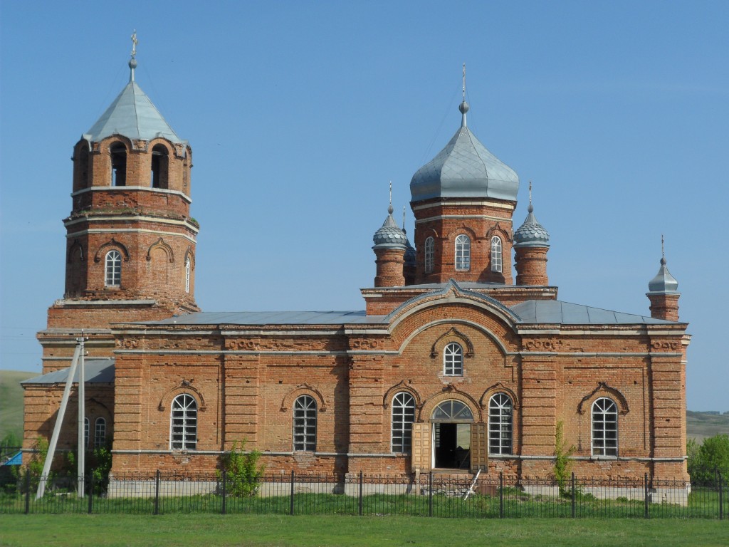 Погода александровка оренбургская область на неделю. Зобово Шарлыкский район Оренбургская область. Церковь Шарлык. Церковь село Краснохолм. Александровский район Оренбургская область.