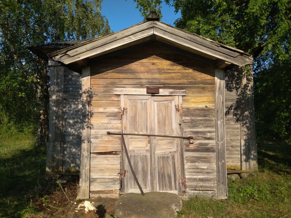 Лычно-Боровское. Часовня Зосимы и Савватия. фасады