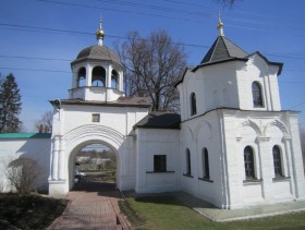 Переславль-Залесский. Феодоровский монастырь. Часовня Феодора Стратилата