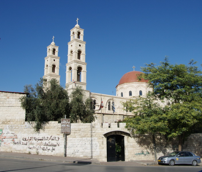 Наблус (Сихем). Монастырь на колодце Иакова в Самарии. общий вид в ландшафте
