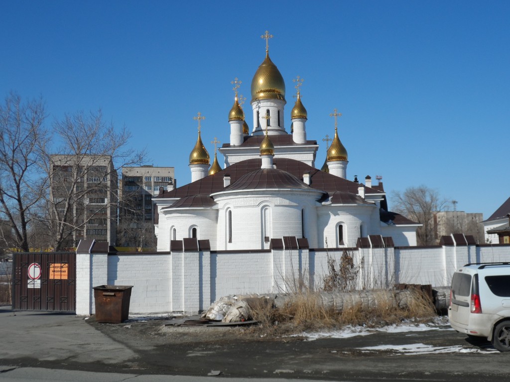 Орск. Кафедральный собор Георгия Победоносца. общий вид в ландшафте