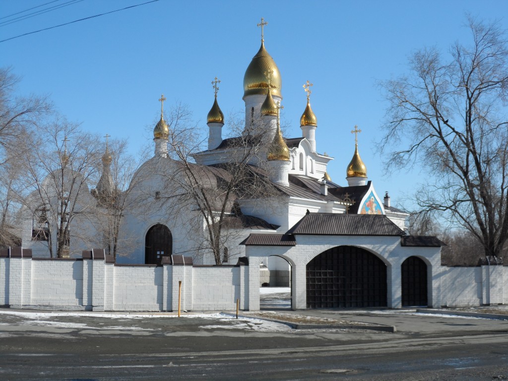 Орск. Кафедральный собор Георгия Победоносца. общий вид в ландшафте