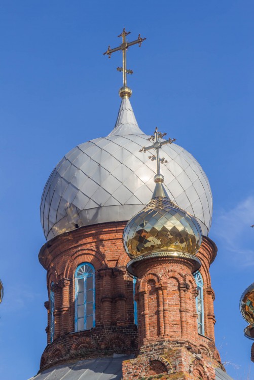 Мостовой. Церковь Иоанна Богослова. архитектурные детали, Малая и центральная главы