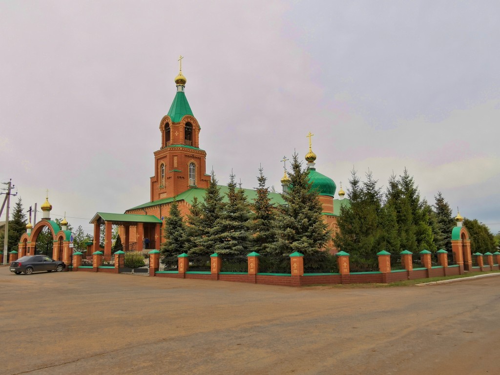 Церковь Космы и Дамиана, Александровка (Александровский район, Оренбургская область). общий вид в ландшафте, фото Олега Сыромятникова