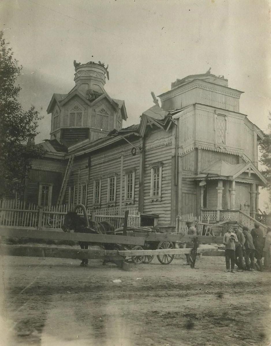 23 августа 1929 года приступили к сносу Вокзальной (Пророка Даниила) церкви. Фото Подвигина Ф.Т., архивная фотография. Церковь Даниила пророка, Новосибирск (Новосибирск, город, Новосибирская область)