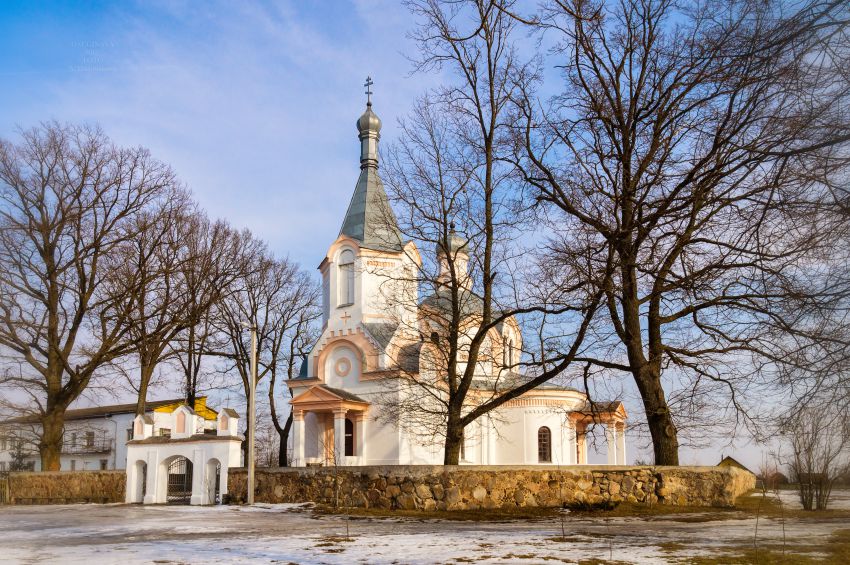 Церковь Троицы Живоначальной, Долгиново (Вилейский район, Беларусь, Минская область). общий вид в ландшафте