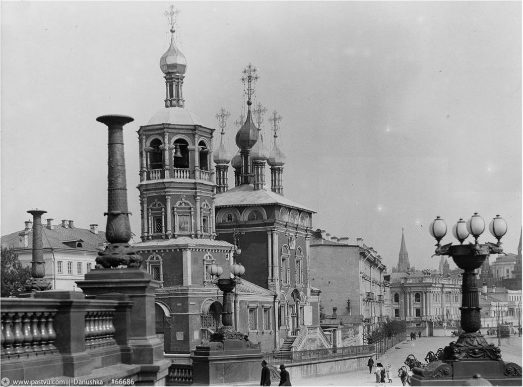 Церковь Похвалы Божией Матери в Башмакове, Хамовники (Центральный административный округ (ЦАО), г. Москва). архивная фотография, Фото 1912-1917 год Источник http://oldmos.ru/old/photo/view/66686
