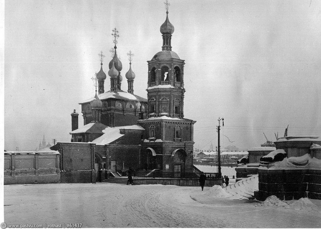 Церковь Похвалы Божией Матери в Башмакове, Хамовники (Центральный административный округ (ЦАО), г. Москва). архивная фотография, Источник: Архив ЦИГИ. 1927-1929 годами (направление съемки — восток) Фото с 
http://oldmos.ru/old/photo/view/61437