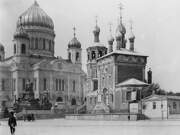 Церковь Похвалы Божией Матери в Башмакове, Фотография с видом церкви Похвалы Пресвятой Богородицы на фона храма Христа Спасителя. Датировка: 1900-1910 гг.<br>, Москва, Центральный административный округ (ЦАО), г. Москва