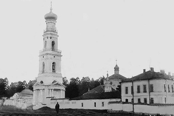 Кизический Введенский монастырь. Колокольня (утраченная), Московский район (Казань, город, Республика Татарстан). архивная фотография, Снято в начале 1900-х годов. Из фотоальбома 