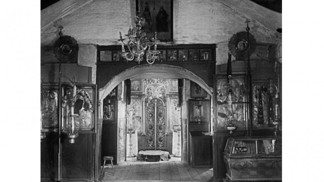 Церковь Иоанна Богослова, Велебицы (Солецкий район, Новгородская область). архивная фотография, Церковь св. Иоанна Богослова в с. Велебицы. Вид из паперти на западную часть храма. Фото П. П. Покрышкина.1901 г. из НА ИИМК РАН, в книге Антипова И. В. «Новгородская архитектура времени архиепископов Евфимия II и Ионы Отенского».М. 2009 г.с.292