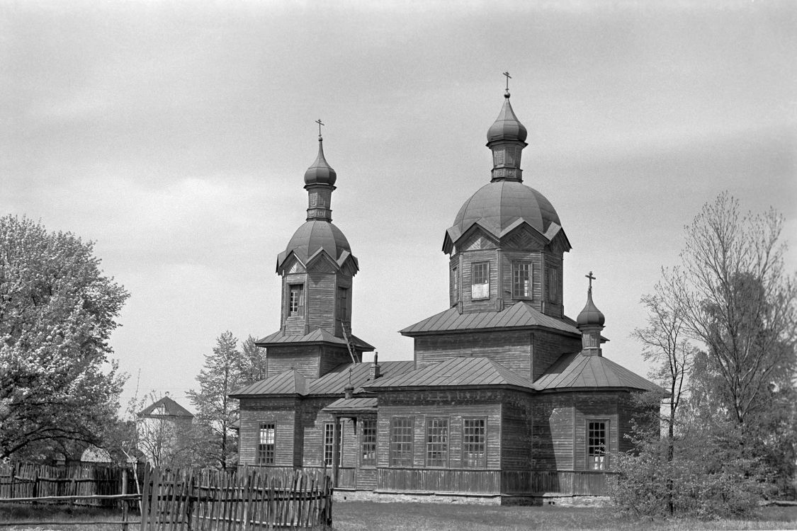 Святск. Церковь Успения Пресвятой Богородицы. фасады, Фотография сделана в середине 1970-х годов