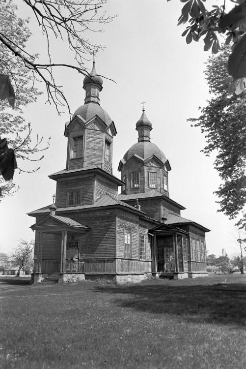 Святск. Церковь Успения Пресвятой Богородицы. фасады, Фотография сделана в середине 1970-х годов