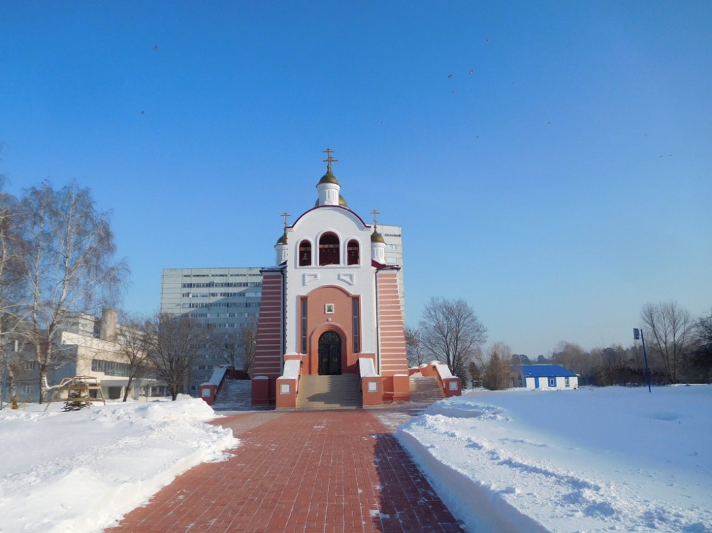 Тольятти. Церковь Пантелеимона Целителя при Городской клинической больнице №5. общий вид в ландшафте
