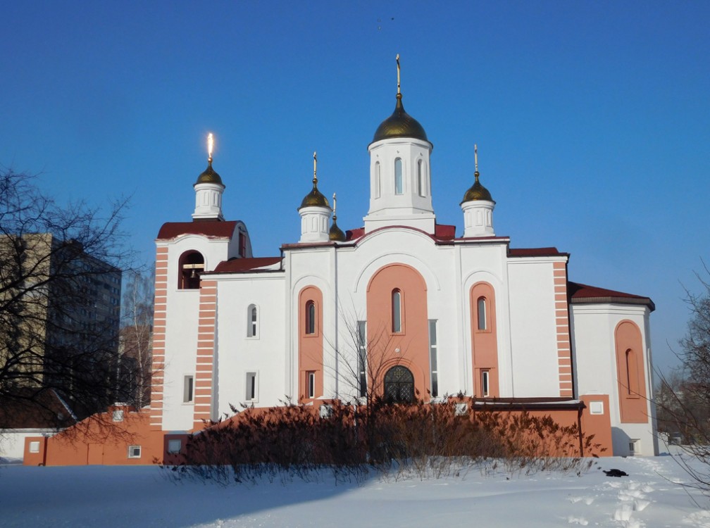 Тольятти. Церковь Пантелеимона Целителя при Городской клинической больнице №5. фасады