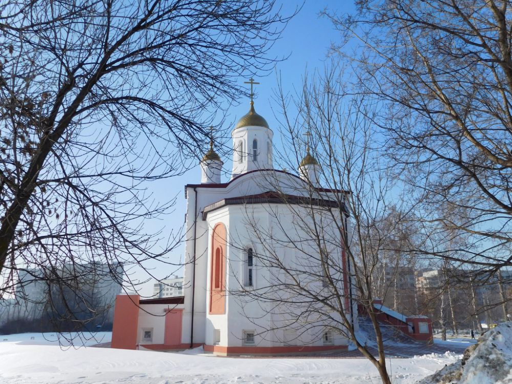 Тольятти. Церковь Пантелеимона Целителя при Городской клинической больнице №5. фасады