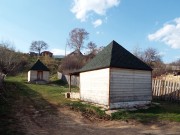 Неизвестная часовня, На переднем плане - купальня, слева - водосвятная часовня.<br>, Менделеевск, Менделеевский район, Республика Татарстан