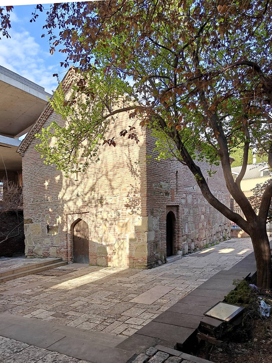 Вид с юго-хапада, фасады. Церковь Георгия Победоносца (Кари), Мтацминдский район (Тбилиси, город, Грузия)