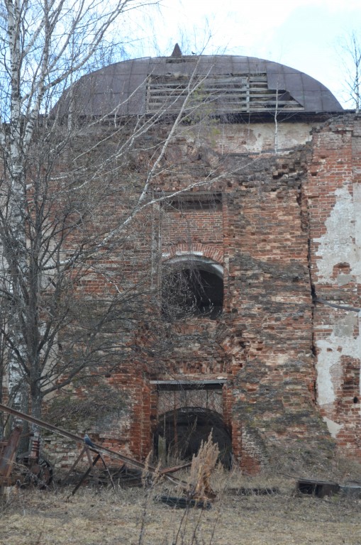 Ильинское. Церковь Илии Пророка. фасады, Вид с запада на стену, ранее соединявшую церковь и колокольню