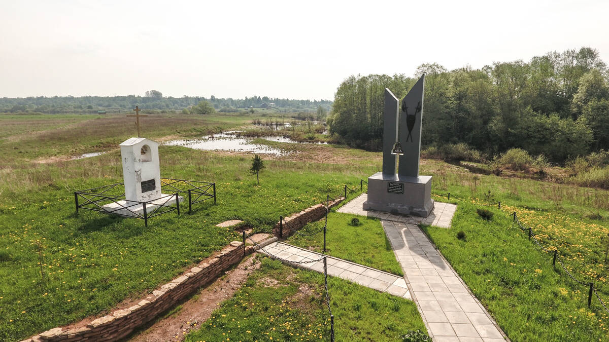 Мемориальная часовня в память Шелонской битвы, Скирино (Солецкий район, Новгородская область). общий вид в ландшафте