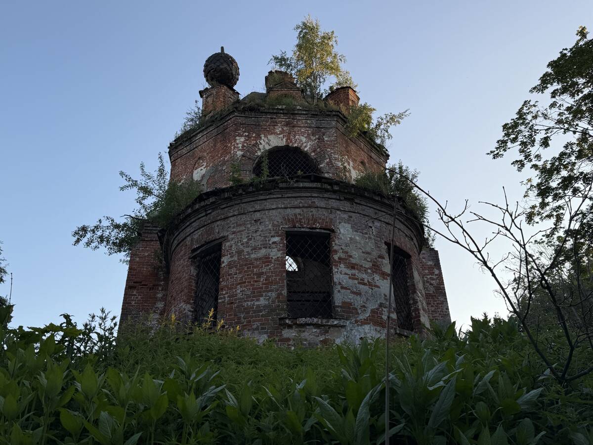 Церковь Троицы Живоначальной, Холм-Огарёв (Гаврилов-Ямский район, Ярославская область). фасады, Вид с востока
