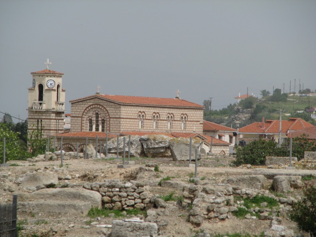 Церковь Успения Пресвятой Богородицы, Старый Коринф (Archea Korinthos) (Пелопоннес (Πελοπόννησος), Греция). общий вид в ландшафте