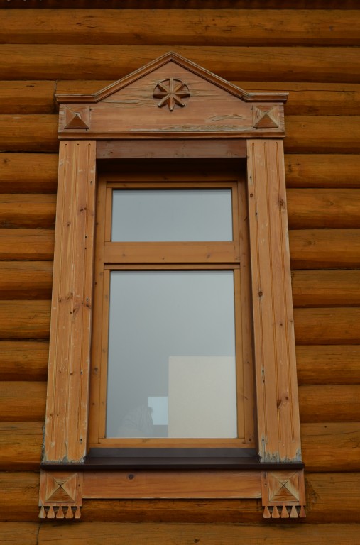 Жиганск. Церковь Николая Чудотворца. архитектурные детали, Одно из окон (второе на южной стене)