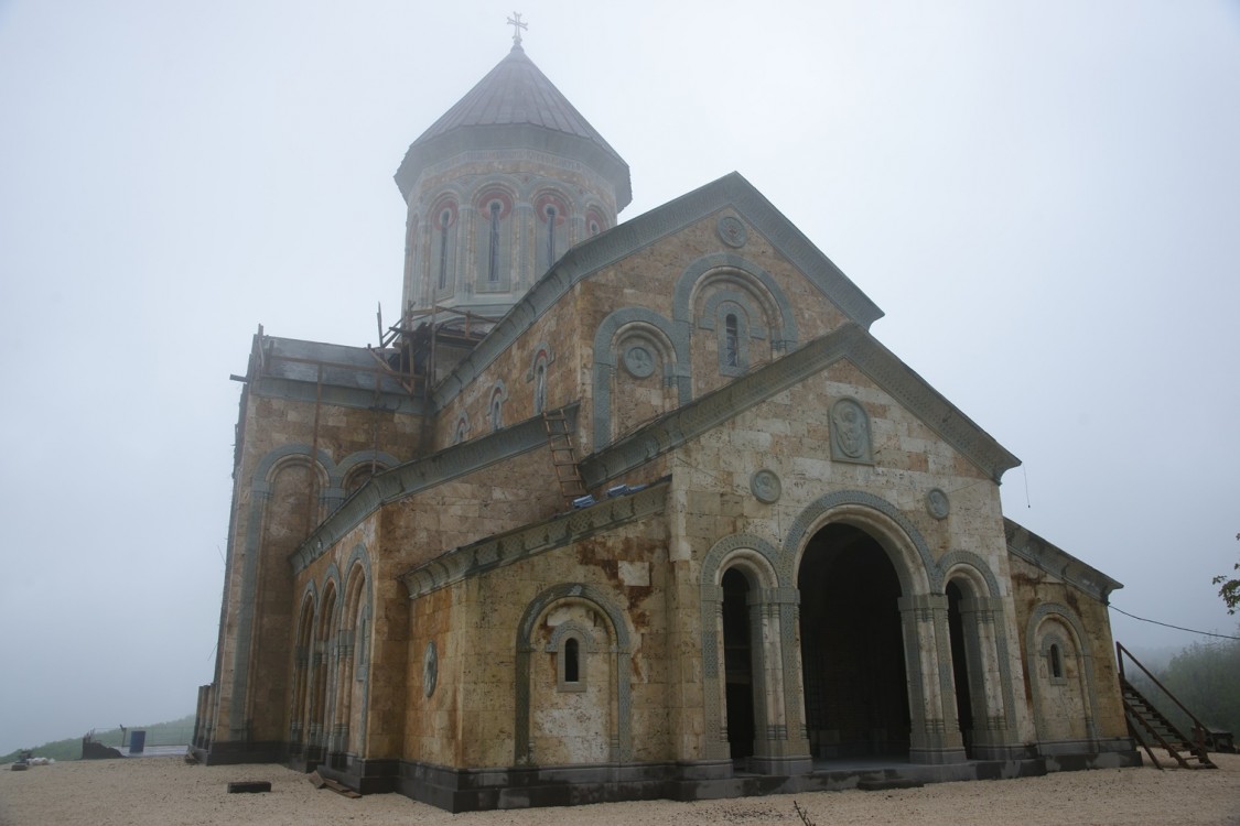 Бодбе. Бодбийский Нины равноапостольной монастырь. Церковь Нины равноапостольной. фасады