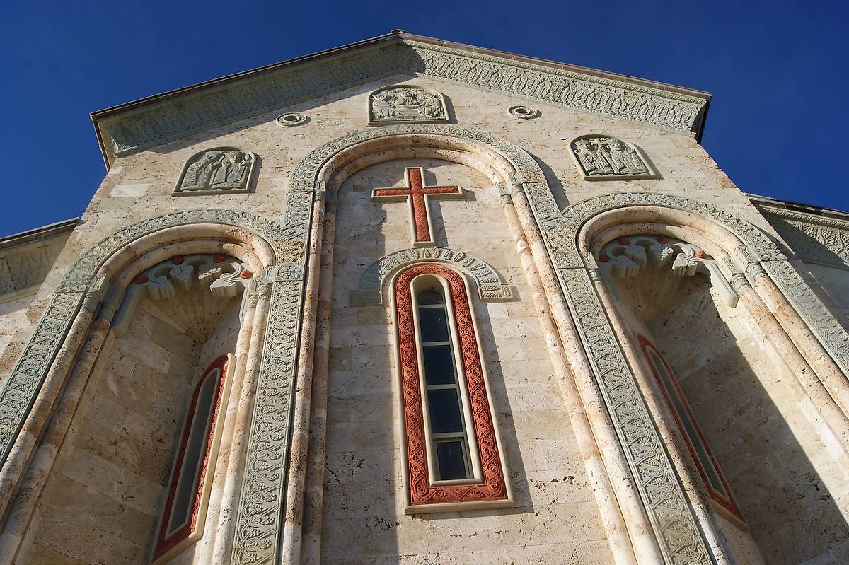 архитектурные детали. Бодбийский Нины равноапостольной монастырь. Церковь Нины равноапостольной, Сигнахи (Кахетия, Грузия)