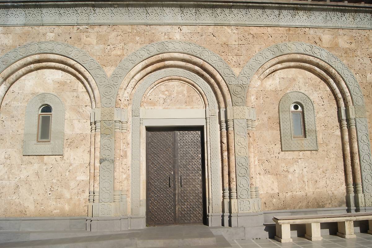 архитектурные детали. Бодбийский Нины равноапостольной монастырь. Церковь Нины равноапостольной, Сигнахи (Кахетия, Грузия)