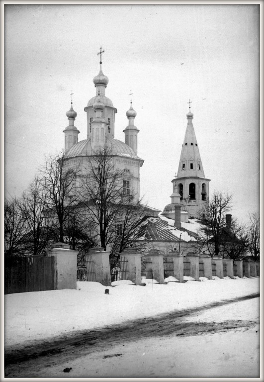 Церковь Благовещения Пресвятой Богородицы, Вязьма (Вяземский район, Смоленская область). архивная фотография, 1910—1917,(Вид на Благовещенскую церковь с улицы Ленских событий (Благовещенская улица) с сайта http://russiahistory.ru/