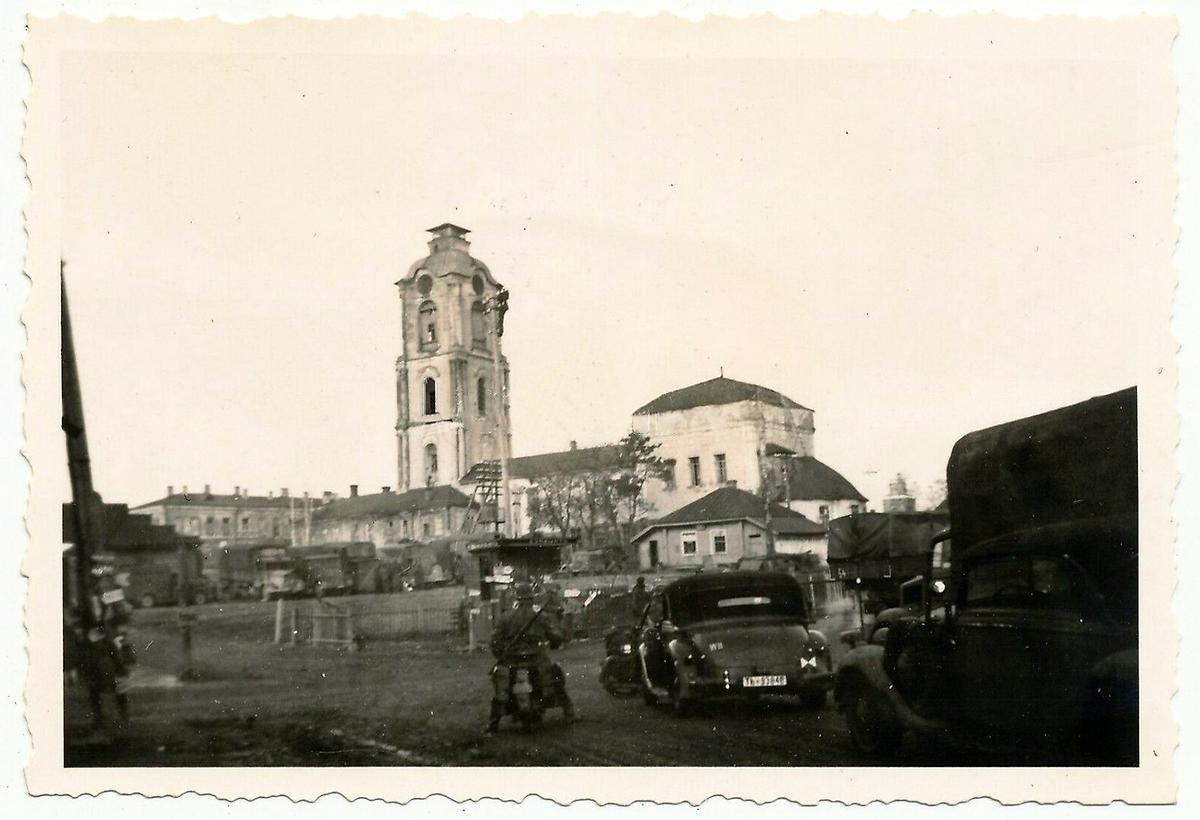 Вид с юго-востока. Фото 1941 г. с аукциона e-bay.de, архивная фотография. Церковь Сошествия Святого Духа, Вязьма (Вяземский район, Смоленская область)
