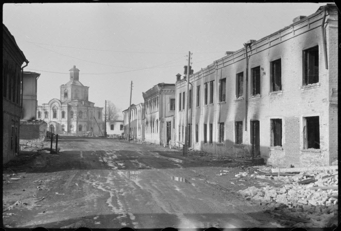 Церковь Входа Господня в Иерусалим (Флора и Лавра), Вязьма (Вяземский район, Смоленская область). архивная фотография, кадр немецкой кинохроники