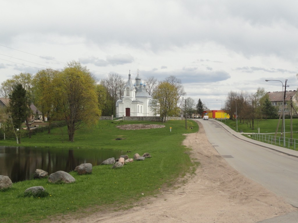 Ужусаляй. Церковь Александра Невского. общий вид в ландшафте