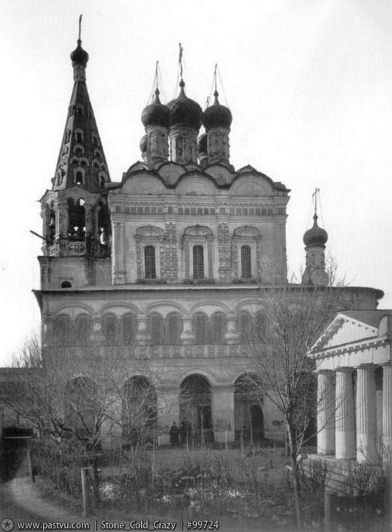 Басманный. Церковь Николая Чудотворца в Столпах. архивная фотография,  Церковь Николая Чудотворца в Столпах 1910-1917 годами (направление съемки — северо-запад) Источник  http://oldmos.ru/old/photo/view/99724