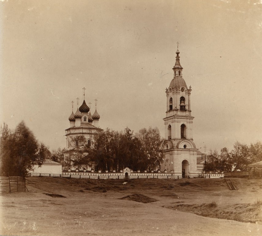 Церковь Воскресения Христова, Пучеж (Пучежский район, Ивановская область). архивная фотография, С. М. Прокудин-Горский. Посад Пучеж. Общий вид Заречной церкви. 1910 год.(Воскресенская (Заречная) церковь более известна под именем 