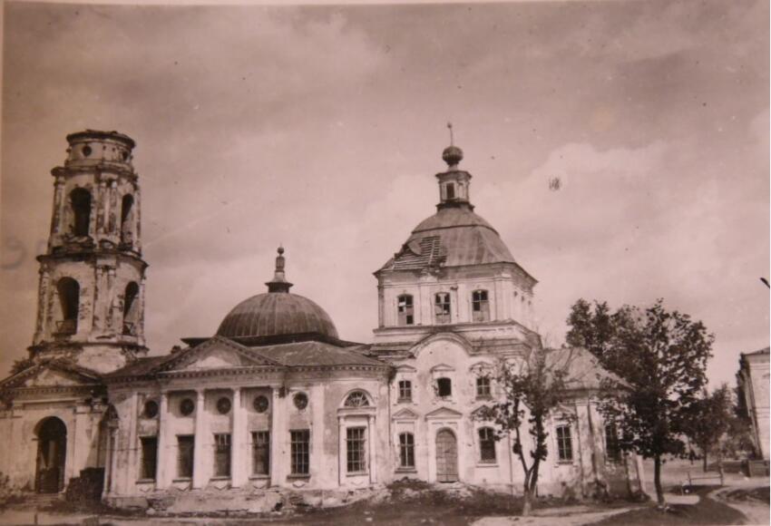 Болхов. Церковь Николая Чудотворца и Космы и Дамиана. архивная фотография, источник www.bolhov.ru Ю.Сташков