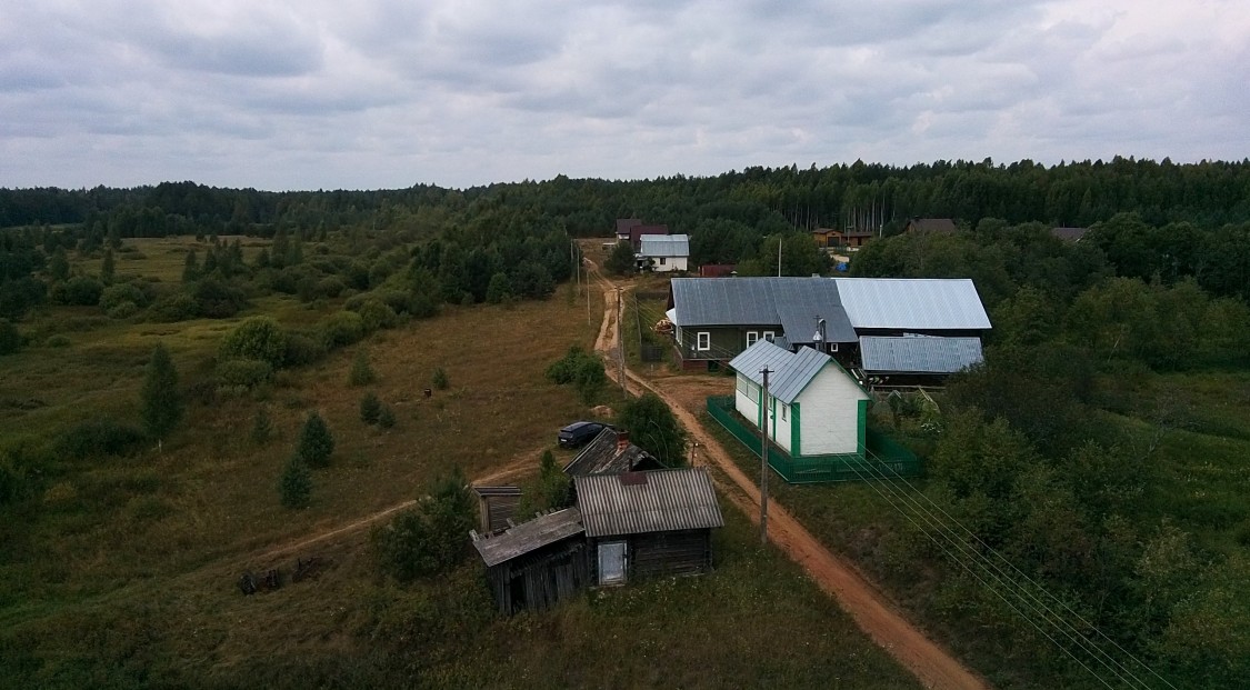 Часовня Параскевы Пятницы, Шелохачь (Устюженский район, Вологодская область). общий вид в ландшафте