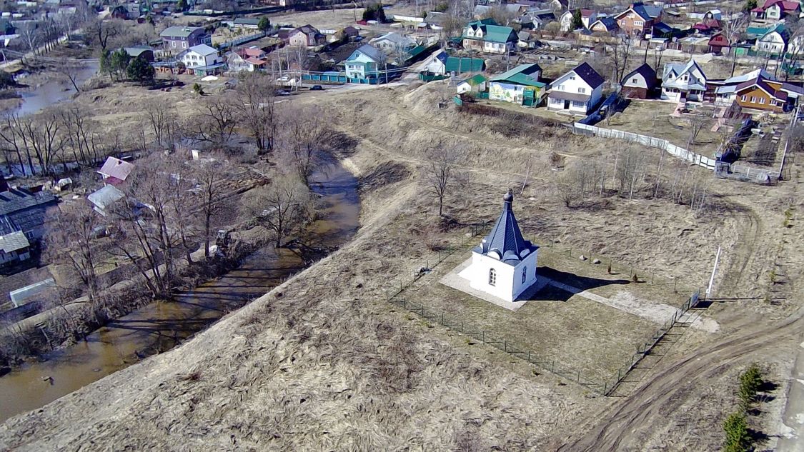 Часовня Николая Чудотворца, Лучинское (Истринский городской округ и ЗАТО Восход, Московская область). общий вид в ландшафте